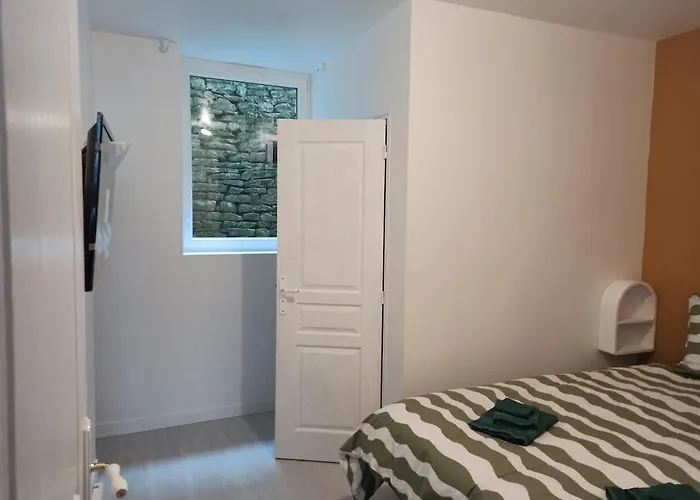 2 A 4 Personnes Proche De La Saint-Jean-le-Thomas